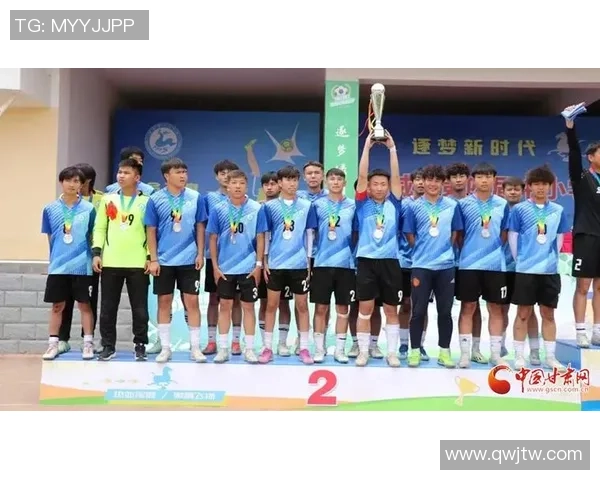 足球四大球星齐聚一堂同框合影展现传奇风采与荣耀时刻